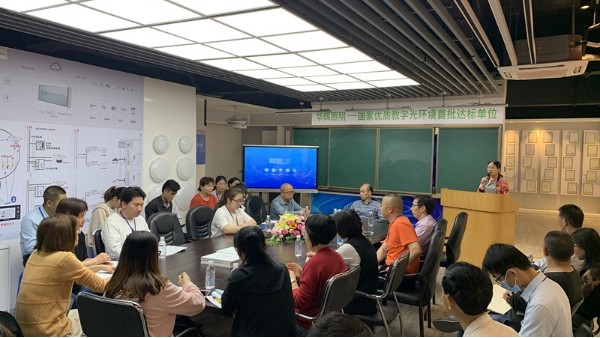 華輝教育照明全員學(xué)習(xí)《六項精進(jìn)》，為夢想加油，為人生助力