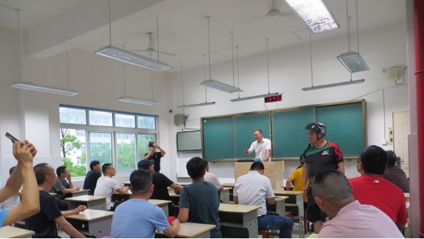 喜報(bào)！江蘇啟東教室照明燈光改造項(xiàng)目現(xiàn)場(chǎng)觀摩會(huì)在啟東中專舉行